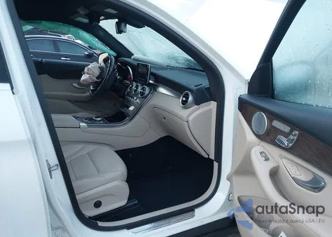 2018 Mercedes-Benz Glc 4Matic z USA, uszkodzony, nr VIN WDC0G4KB0JV107176